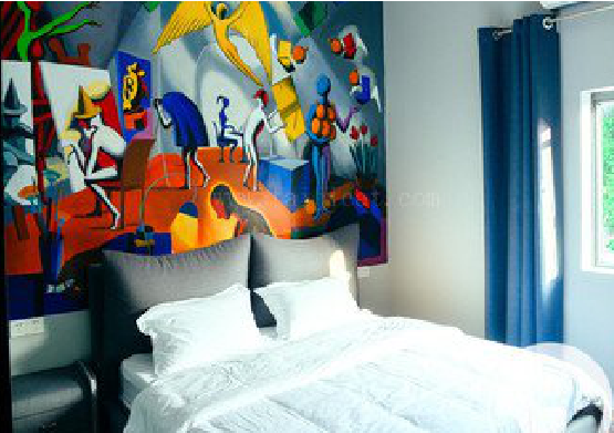 鹤峰对于酒店的墙体彩绘而言更注重哪些方面？